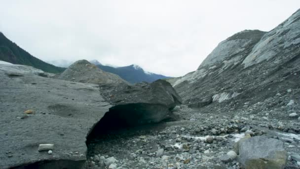 녹으면서 형성하였다 지질학적 알래스카의 숨겨진 불가사의를 탐험하는 2017 — 비디오