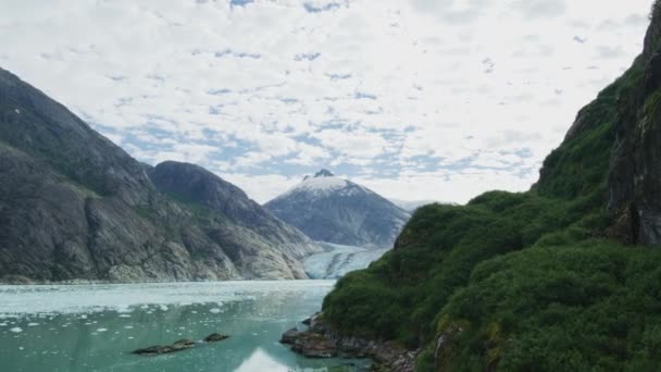 Rocas Hielo Derretido Glaciares Ríos Bosques Montañas Vistas Desde Arriba — Vídeos de Stock