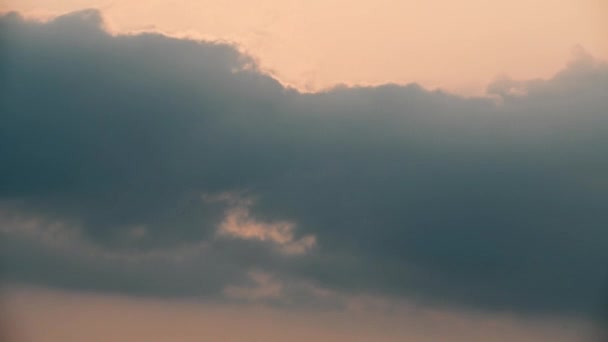 Sol Del Atardecer Estaba Cubierto Por Nubes Luego Reveló Nuevo — Vídeos de Stock