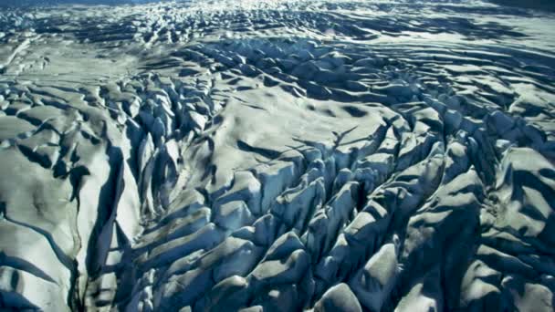 Eriyen Buzullar Grimsi Beyaz Arazi Sunar Buz Nehirlere Dönüştü Alaska — Stok video