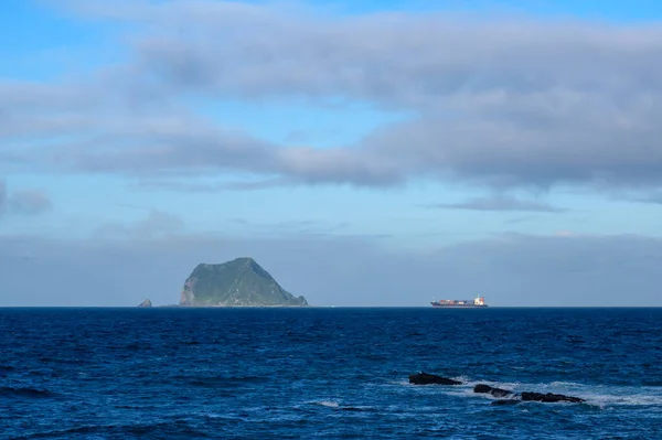 Nuvole Che Cambiano Rapidamente Isola Nel Mare Veduta Dell Isola — Foto Stock