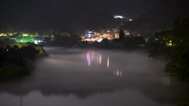 Нічний Туман Плаває Рухається Вздовж Річки Загадковий Мрійливий Краєвид Річці — стокове відео