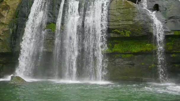 Jego Duże Klify Popularne Skoków Tam Jest Bezpieczny Basen Wodospad — Wideo stockowe
