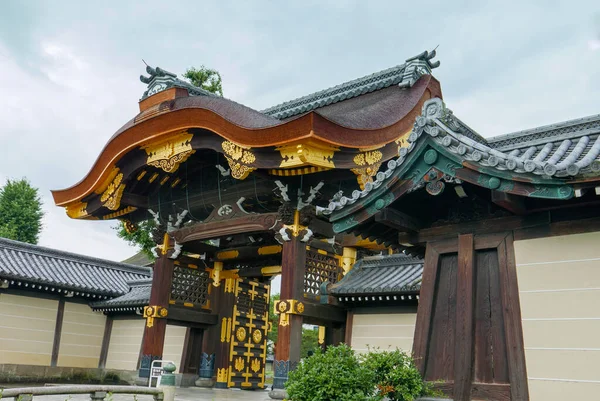 火冈寺是世界上最大的木制建筑之一 京都应该是一个很适合缓慢旅行的地方 — 图库照片