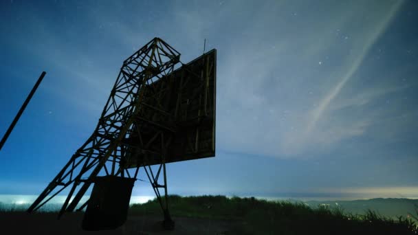 Equipo Antena Abandonado Una Estación Radar Disparo Larga Exposición Por — Vídeos de Stock