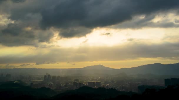 Dynamic Crepuscular Ray Silhouette Guanyin Mountain View Urban Landscape Dajianshan — Stock Video