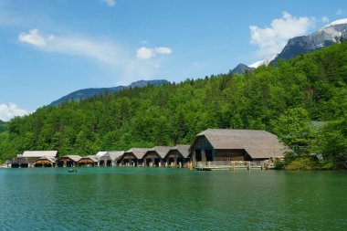 Huzur Huzuru: St. Bartholomew Kilisesi 'nin Sahne Bakışlarını Keşfetmek. King 's Lake Wonders: Almanya' da Doğanın Güzelliği.