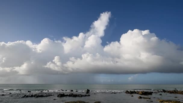 Начала Тайфуна Море Покрыто Изменяющимися Облаками Маяк Мыса Фуги Шимене — стоковое видео