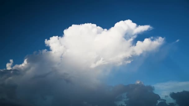 Tayfun Gelmeden Önce Deniz Kenarı Değişen Bulutlarla Kaplıdır Shimen Deki — Stok video