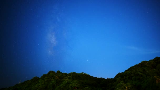 Cosmic Splendor Mirando Cielo Nocturno Desde Cumbre Apreciar Cielo Estrellado — Vídeos de Stock
