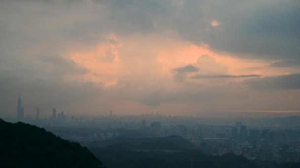 Fantezi Turuncu Gökyüzü Taipei Şehrinin Hareketli Hareketli Gece Sahnesi Klim — Stok video
