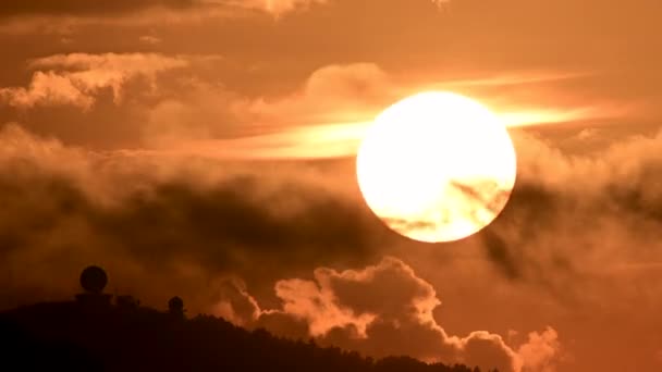 Spektakulär Närbild Solnedgången Processen Orange Flammande Himmel Förgrunden Ligger Wufenshans — Stockvideo