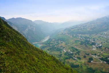 Karst Topografi Doğal Müzesi ve Jeolojik Mucize olarak bilinir. Enshi Grand Canyon Qixingzhai Manzara Bölgesi, Enshi Şehri, Hubei, Çin.