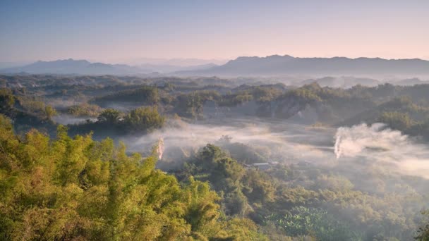 Вранці Дим Випадає Долини Бамбуковий Ліс Зелений Плем Ерліяо Цучжені — стокове відео
