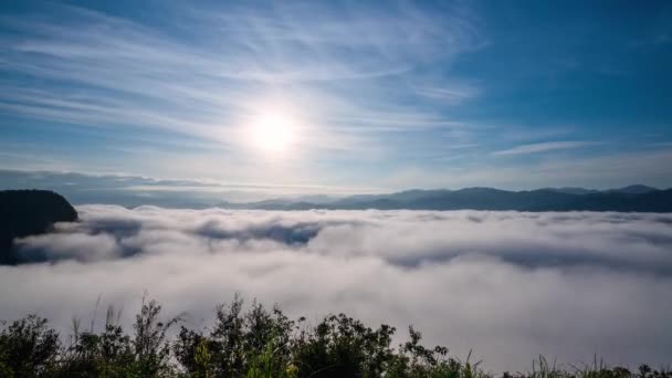 Güneş Doğmadan Önceki Huzurlu Ana Tanık Olun Dinamik Bulut Oluşumları — Stok video