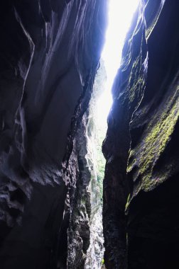 Aareschlucht Gorge, İsviçre - 30 Temmuz 2022, Aareschlucht Boğazı Aare Buzulu tarafından binlerce yıl oluşturuldu..