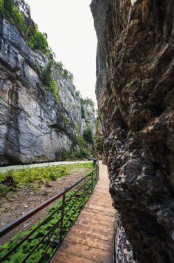 Aareschlucht Gorge, İsviçre - 30 Temmuz 2022, Aareschlucht Boğazı Aare Buzulu tarafından binlerce yıl oluşturuldu..