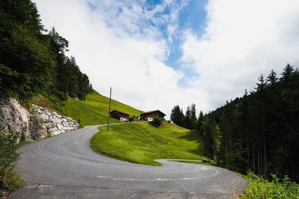 Adelboden Ελβετία Ιουλίου 2022 Περπατήστε Στο Χωριό Adelboden Όμορφες Πτώσεις — Φωτογραφία Αρχείου