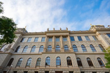 Prag, Çek Cumhuriyeti - 26 Eylül 2023 - Prag şehrinde dolaşın ve mimariye hayran olun.