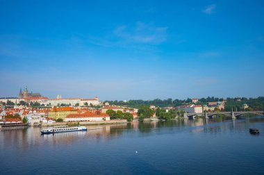 Prag, Çek Cumhuriyeti - 26 Eylül 2023 - Charles Köprüsü manzarası ve Prag 'ın Eski Kenti.