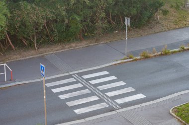 Prag, Çek Cumhuriyeti - 27 Eylül 2023 - Vysehrad üzerinde yürürken Prag ve çevresinin panoramik manzarası.