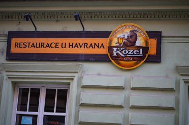 Prag, Çek Cumhuriyeti - 28 Eylül 2023 - Prag şehrinde ve çevre caddelerde yürüyüş.