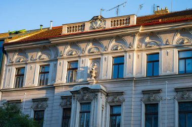 Prag, Çek Cumhuriyeti - 28 Eylül 2023 - Prag şehrinde ve çevre caddelerde yürüyüş.