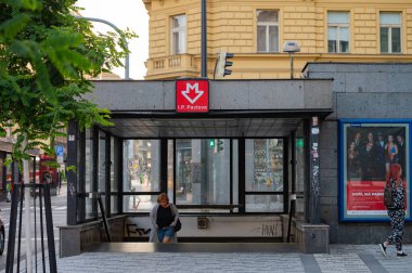 Prag, Çek Cumhuriyeti - 28 Eylül 2023 - Prag şehrinde ve çevre caddelerde yürüyüş.