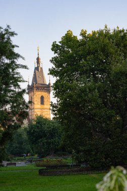 Prag, Çek Cumhuriyeti - 28 Eylül 2023 - Prag şehrinde ve çevre caddelerde yürüyüş.