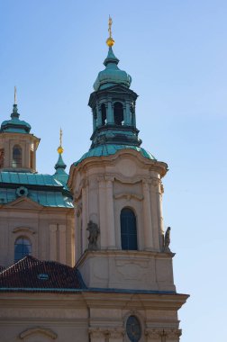 Prag, Çek Cumhuriyeti - 28 Eylül 2023 - Prag şehrinde ve çevre caddelerde yürüyüş.