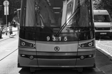 Prag, Çek Cumhuriyeti - 28 Eylül 2023 - Prag şehrinde ve çevre caddelerde yürüyüş.