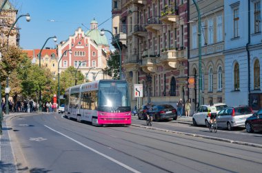 Prag, Çek Cumhuriyeti - 28 Eylül 2023 - Prag şehrinde ve çevre caddelerde yürüyüş.