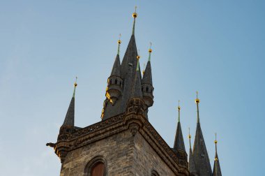 Prag, Çek Cumhuriyeti - 28 Eylül 2023 - Prag şehrinde ve çevre caddelerde yürüyüş.