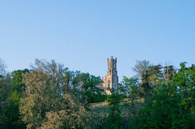 Dresden, Almanya - 2 Mayıs 2024 - Dresden 'de yürüyüş turu ve şehir turu ve Elbe Nehri' nden Dresden manzarası