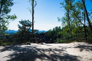 Sakson İsviçre, Almanya - 01 Mayıs 2024 - Sakson İsviçre 'de yürüyüş ve manzara keşfi.