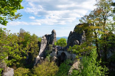Sakson İsviçre, Almanya - 01 Mayıs 2024 - Sakson İsviçre 'de yürüyüş ve manzara keşfi.