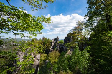 Sakson İsviçre, Almanya - 01 Mayıs 2024 - Sakson İsviçre 'de yürüyüş ve manzara keşfi.
