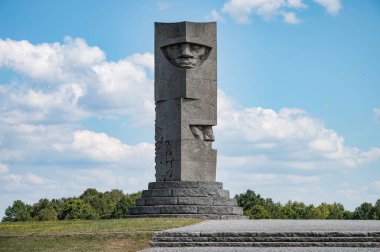 Grunwald, Polonya 24 Haziran 2024, Grunwald tarlasında yürüyüş