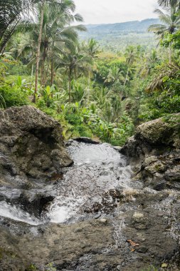 Bali 'de Gembleng şelalesi, insan yok.