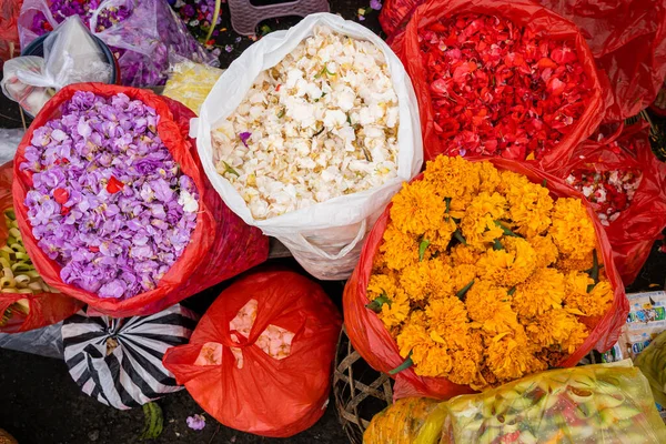 Paniers Pleins Pétales Fleurs Marché Bali Pour Être Utilisés Pour — Photo