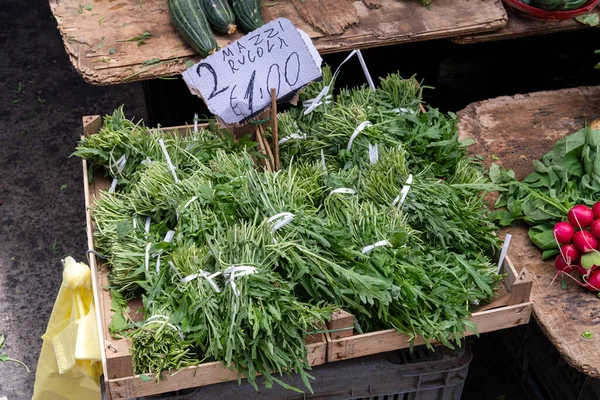 Des Grappes Rucola Fusée Fraîches Vendues Sur Marché Italien Traduction — Photo