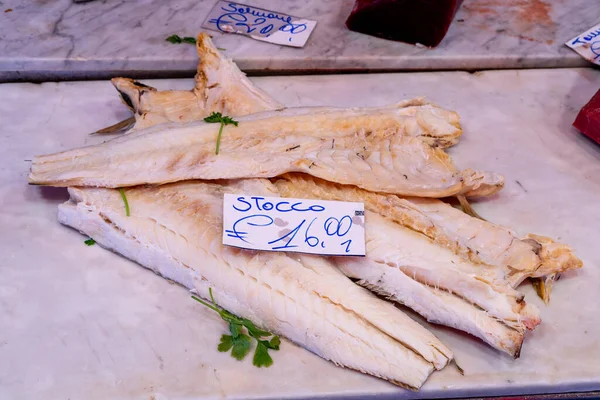 Stockfish Italiano Fresco Tradução Stocco Vendido Mercado Sicília Com Preço — Fotografia de Stock