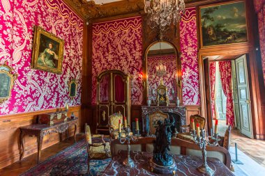 CHAMPS SUR MARNE, FRANCE, Kasım 02, 2022: Fransa, Paris yakınlarındaki Champs sur Marne şatosunun iç mimarisi ve dekorasyonu