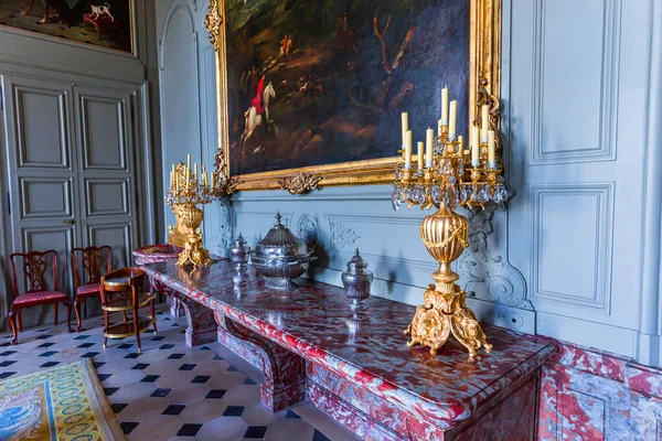 CHAMPS SUR MARNE, FRANCE, Kasım 02, 2022: Fransa, Paris yakınlarındaki Champs sur Marne şatosunun iç mimarisi ve dekorasyonu