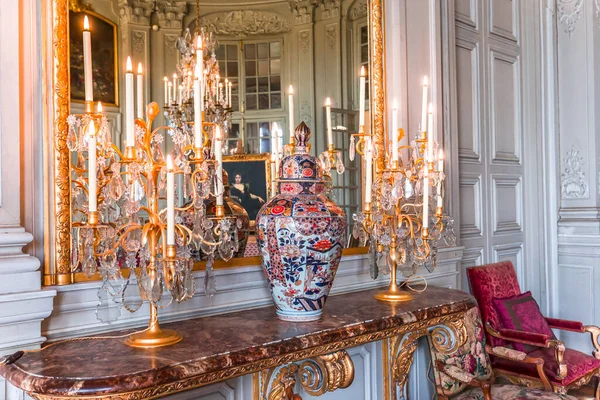 CHAMPS SUR MARNE, FRANCE, Kasım 02, 2022: Fransa, Paris yakınlarındaki Champs sur Marne şatosunun iç mimarisi ve dekorasyonu