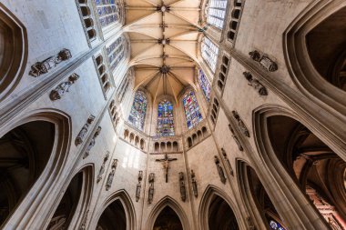 La FERTE BERNARD, SARTHE, FRANCE, 27 Mart 2022: Mimar Mathurin Delabord 'un Notre Dame des marais kilisesinin iç mimari ve mimari dekorları, 16. yüzyıl