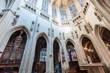 La FERTE BERNARD, SARTHE, FRANCE, 27 Mart 2022: Mimar Mathurin Delabord 'un Notre Dame des marais kilisesinin iç mimari ve mimari dekorları, 16. yüzyıl