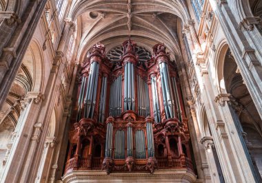 PARIS, FRANCE, ECTOBER 06, 2022: Paris, Fransa 'daki Saint Eustache kilisesinin mimari detayları