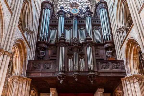 Stock image ROUEN, FRANCE, APRIL 19, 2022 : interiors and architectural decors of  cathedral of our lady virgin mary