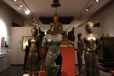 PARIS, FRANCE, ECTOBER 26, 2022: Asyalı sanat Guimet Müzesi 'ndeki eski Asya tapınağı heykeli, Paris, Fransa